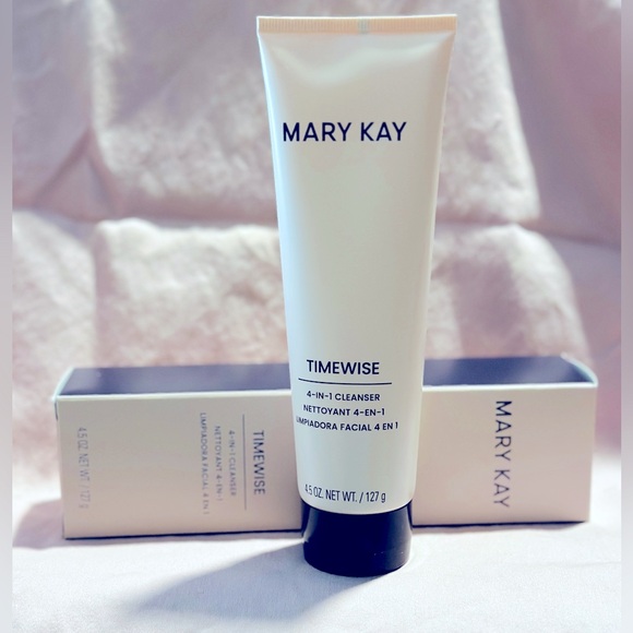 TimeWise® 4-in-1 Cleanser Combination/Oily - Picture 1 of 3